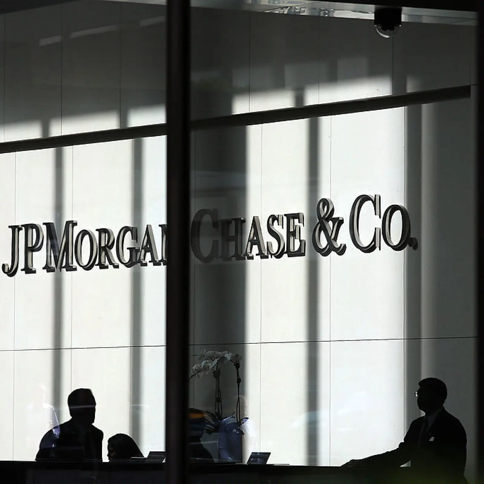 JP Morgan sends strong recession message on Fed interest-rate cut