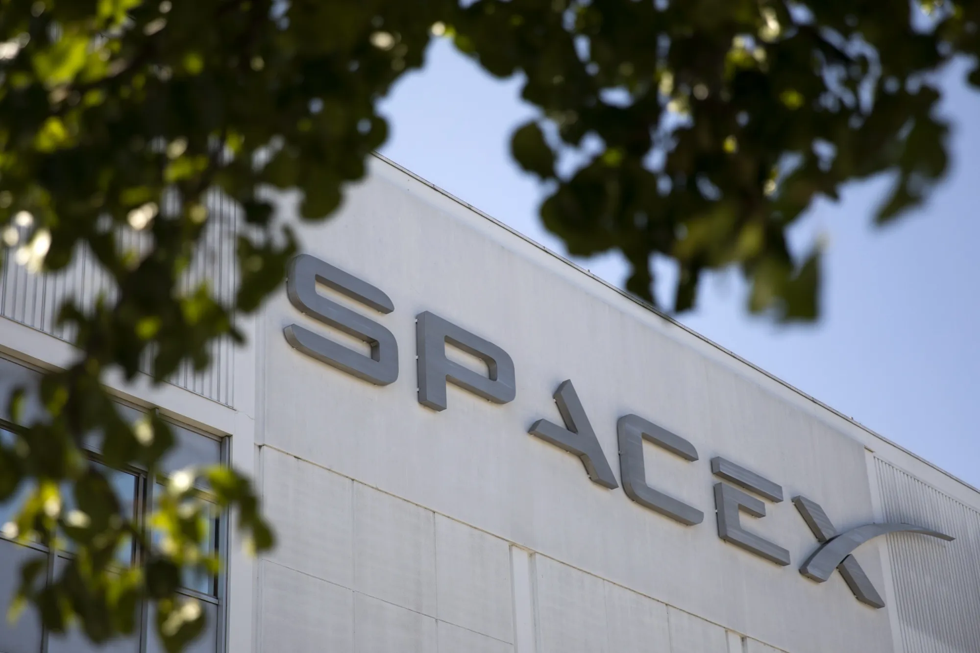 Elon Musk projects SpaceX revenue of about $15.5 billion in 2025