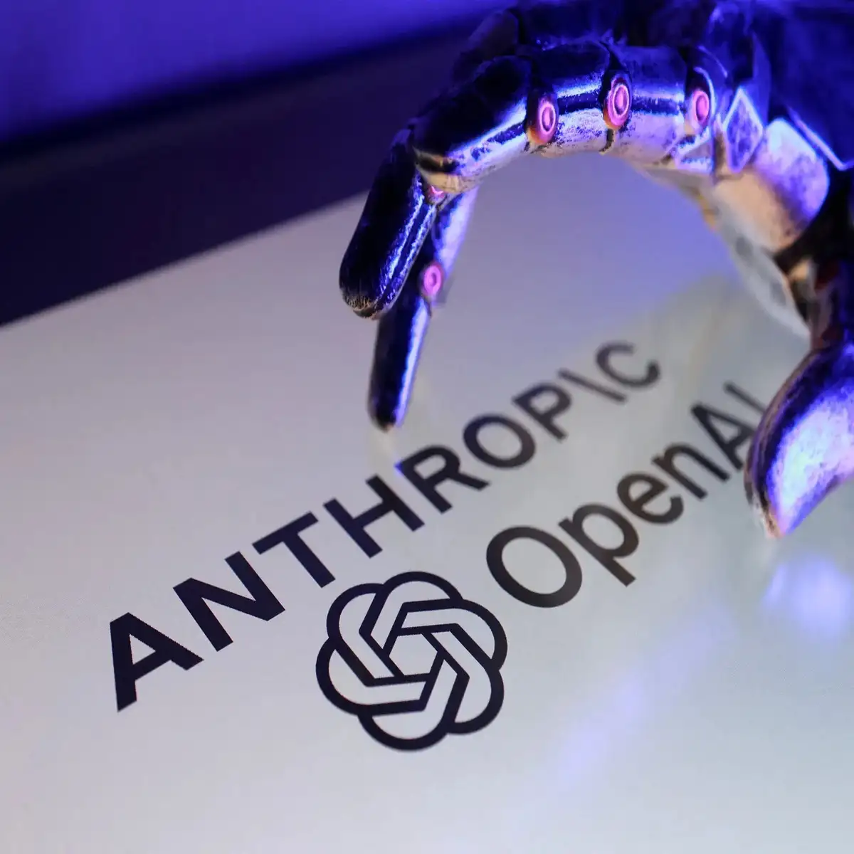 与 OpenAI 竞逐上市！报道：Anthropic 聘请 IPO 律师，计划最早于 2026 年上市