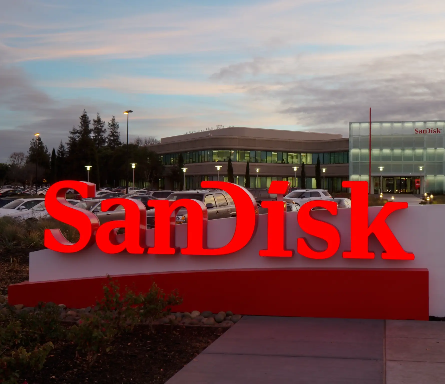 目标价 1000 美元!华尔街最看好闪迪的机构,估值测算的 PE 倍数只有 11 倍